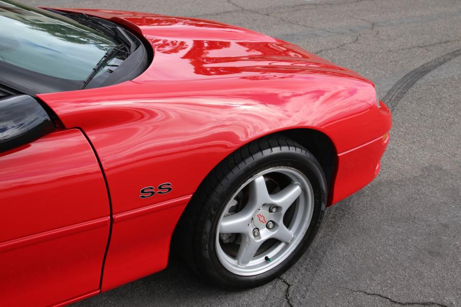 Детали экстерьера Chevrolet Camaro Z28 SS 1998 года  (фото 25 из 94)